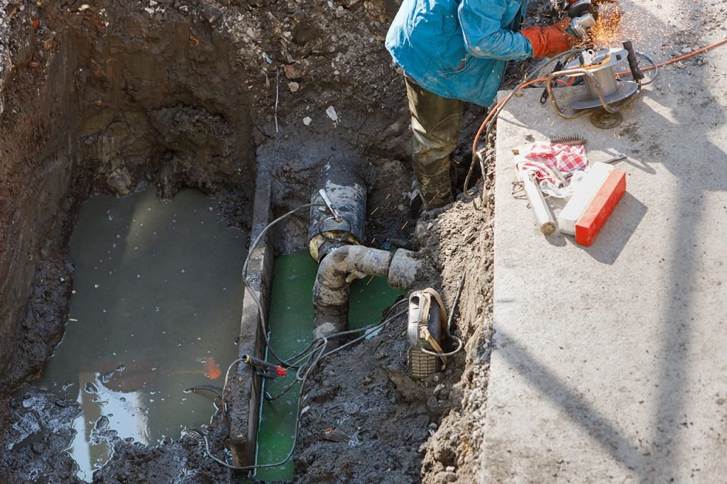 broken main water pipe repair in dubai